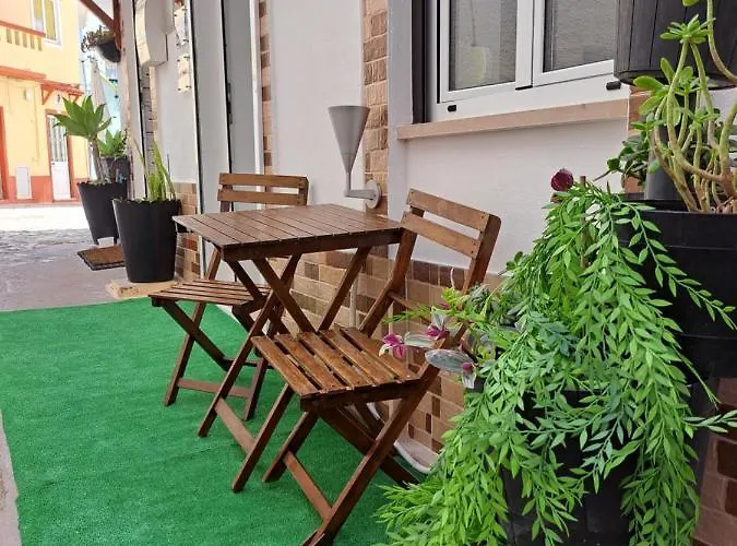 Lucas House * Nazaré